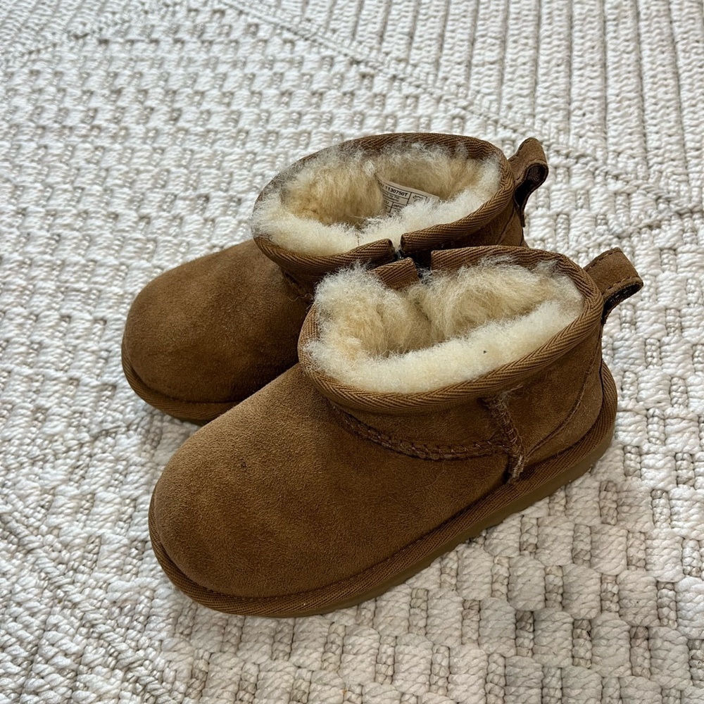 UGG Toddlers Classic Ultra Mini Boots in Chestnut - Picture 3 of 6